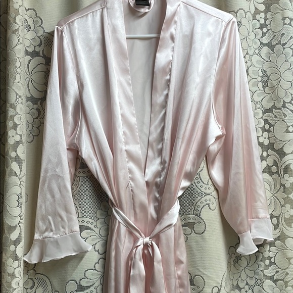 Apt. 9 Other - Elegant Pink Satin Robe